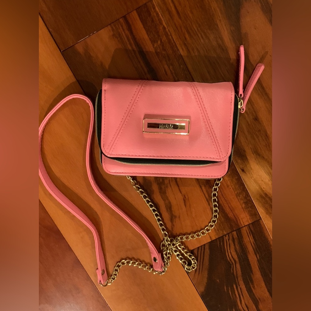 Kenneth Cole mini crossbody, super cute